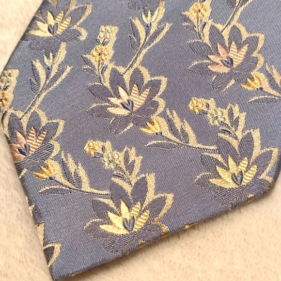 Jos.A.Bank Silk Tie - Picture 5 of 5